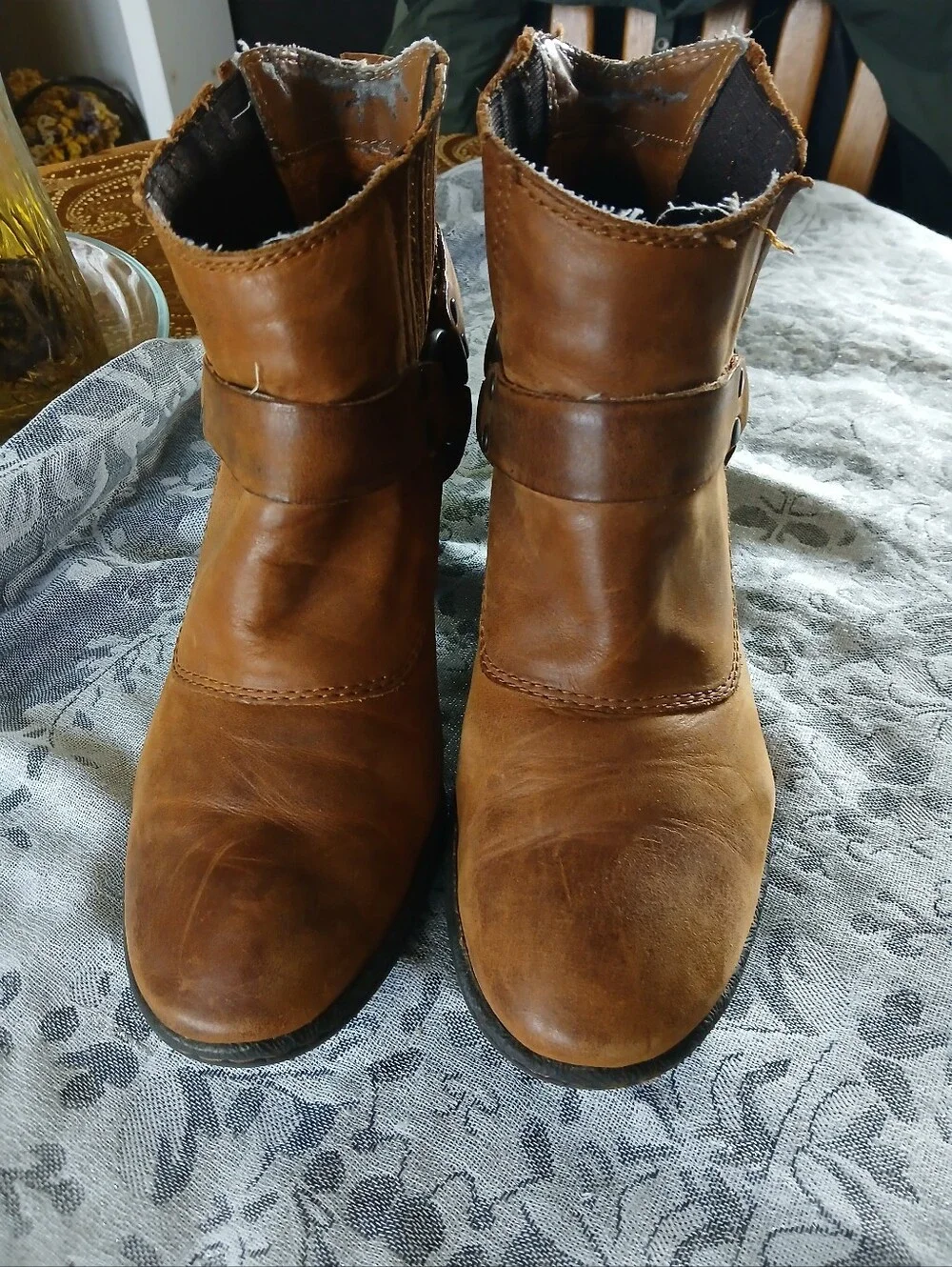 boc Women's Size 8.5 Cognac Brown Leather Ankle Booties with Decorative Ring